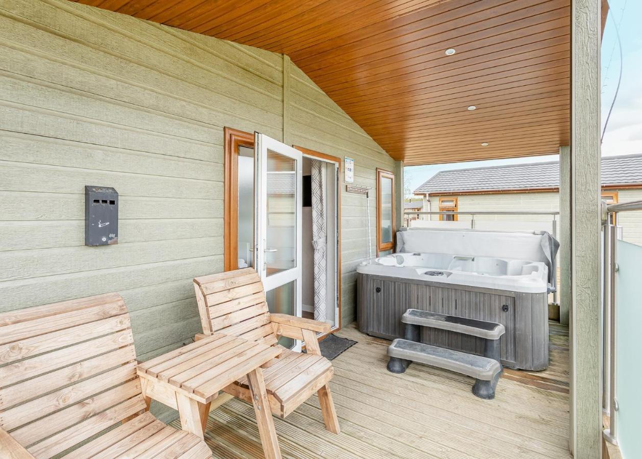 Lode Hall Lodges Upwell Exterior photo